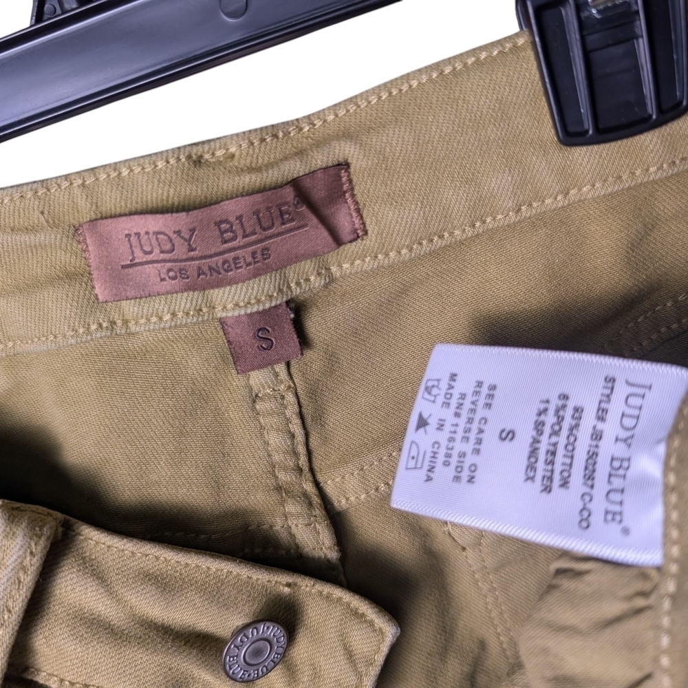 Judy Blue Women's Green/Yellow Frayed Hem Shorts Zipper Pockets Like New - Picture 6 of 10